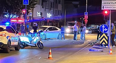 Bursa'da 2 otomobil çarpıştı: 9 kişi yaralı