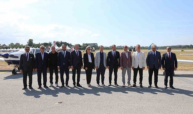 Bursa'da 30 Ağustos coşkusu gökyüzüne taşındı