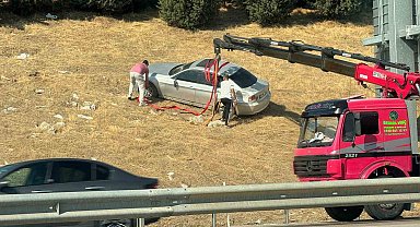 Bursa'da otomobil bariyerleri aşarak tarlaya uçtu