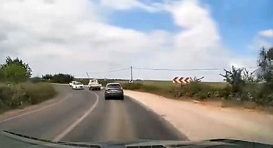 Bursa'da viraja hızlı giren otomobil kazaya sebep oldu: O anlar kamerada
