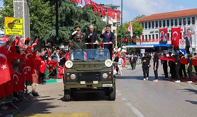 Bursalılar, 30 Ağustos Zafer Bayramı coşkusuna ortak oldu