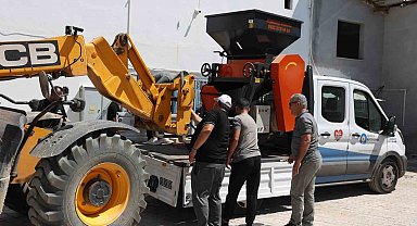 Büyükşehir'den Korkutelili üreticiye yem ezme makinesi desteği