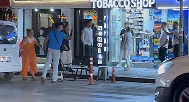Caddede "Kafanı keserim" diyerek tehdit etti