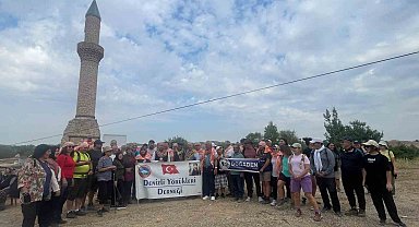 Çal'da geçmiş yeniden canlandı Deve ve atlardan oluşan kervan, asırlık güzergâhta yürüdü