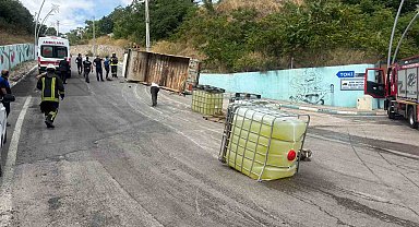 Çamaşır suyu tanklarını taşıyan kamyon devrildi: 1 yaralı