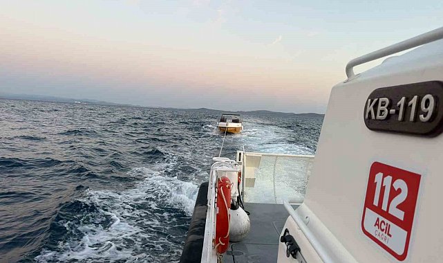 Çanakkale Boğazı'nda içinde 7 kişinin bulunduğu sürüklenen tekne kurtarıldı