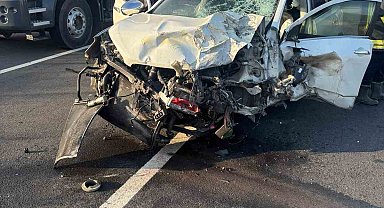Çanakkale'de 2 otomobil kafa kafaya çarpıştı: 1 ölü