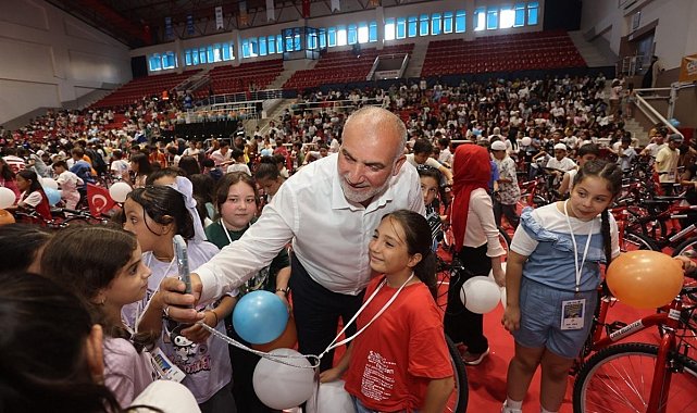 Canik'te 2 bin 500 çocuk hediyelerle buluşuyor