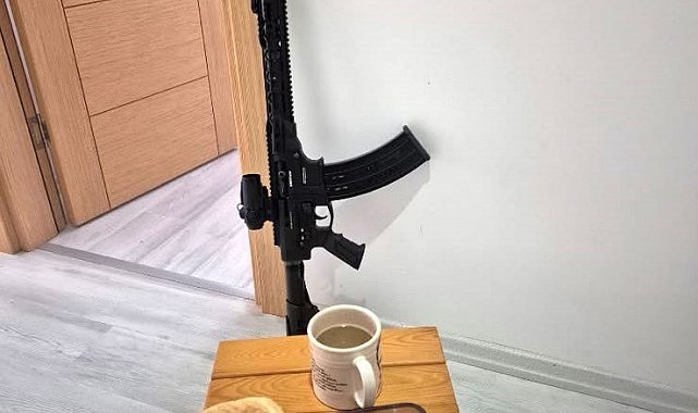 Çatalca'da kendisini eve kilitleyen silahlı şahıs 4 gün sonra jandarmaya teslim oldu