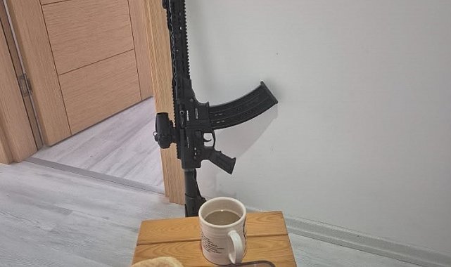 Çatalca'da silahlı şahıs kendisini eve kapattı