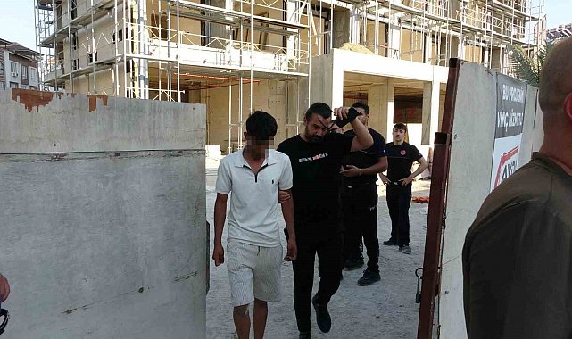 Çatıya çıkan işçi para hesabına yatınca aşağıya indi