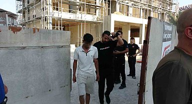 Çatıya çıkan işçi para hesabına yatınca aşağıya indi