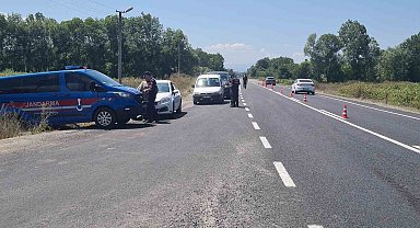 Çaycuma'da jandarmadan kara yolunda sıkı güvenlik denetimi
