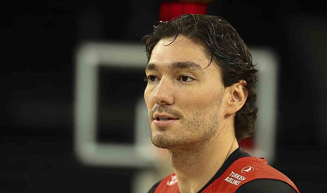 Cedi Osman: "Kendi taraftarımızın önünde çok önemli bir maça çıkıp galibiyetlerimizle devam etmek istiyoruz"