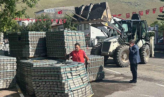 Çıldır Belediyesi'nden kaldırım yenileme çalışması