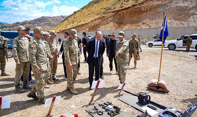Çukurca'da mayınlı bölgeler temizleniyor