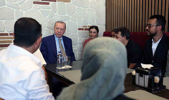 Cumhurbaşkanı Erdoğan, İstanbul'da esnafı ziyaret etti