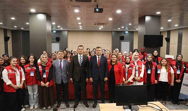 Damla Gönüllülük Hareketi gençleri Niğde Valiliği'nde ağırlandı