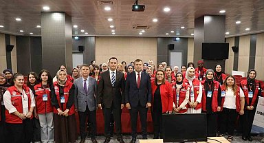 Damla Gönüllülük Hareketi gençleri Niğde Valiliği'nde ağırlandı
