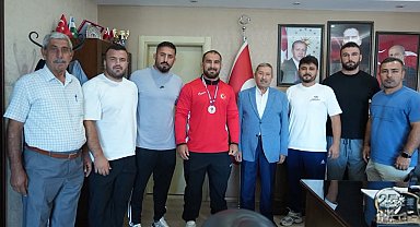 Darende Belediye Başkanı Bozkurt'tan şampiyon Feyzullah Aktürk'e tebrik