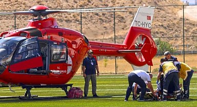 Darende'de kalp krizi şüphesi bulunan hasta hava ambulansıyla sevk edildi