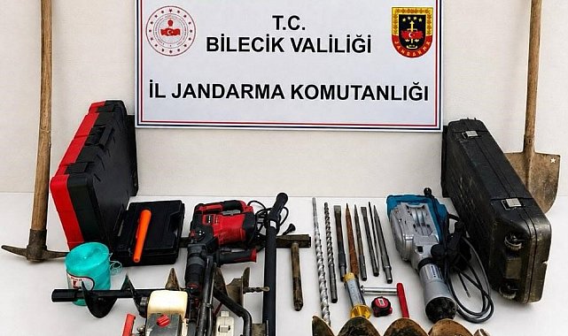 Darphane emeklisi ve 4 arkadaşı define ararken yakalandı