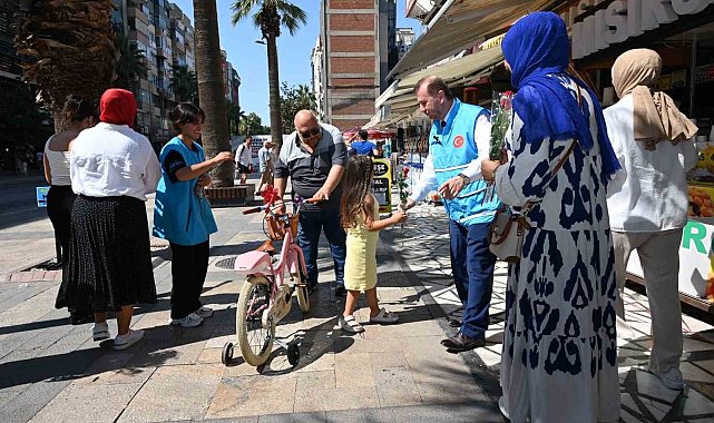 Denizli'de Mevlid Kandili'nde 571 gül dağıtıldı