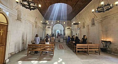 Depremde hasar gören 154 yıllık tarihi kilisede restorasyon çalışmalarına başlandı