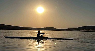Depremzede Emine, hayata kürek çekerek tutundu
