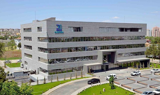 Dicle Elektrik'ten başarılı öğrencilere burs desteği