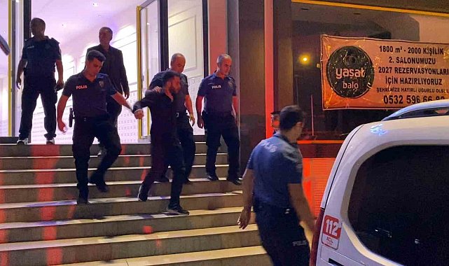 Düğünde çalınan şarkıyı beğenmeyen iki grup arası bıçaklı kavga: 3 yaralı