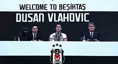 Dusan Vlahovic, yaklaşık 20 bin taraftarın önünde imzayı attı