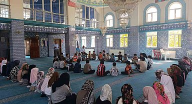 Edremit Şehitlik Camii'nde Yaz Kur'an Kursu öğrencilerine 'Hazret-i Peygamber' semineri