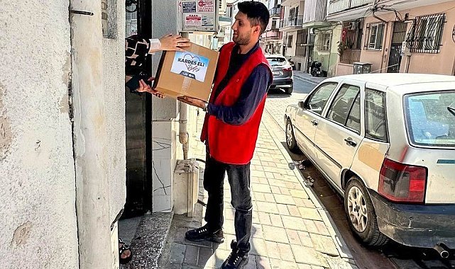 Efeler'de ihtiyaç sahibi ailelere gıda desteği