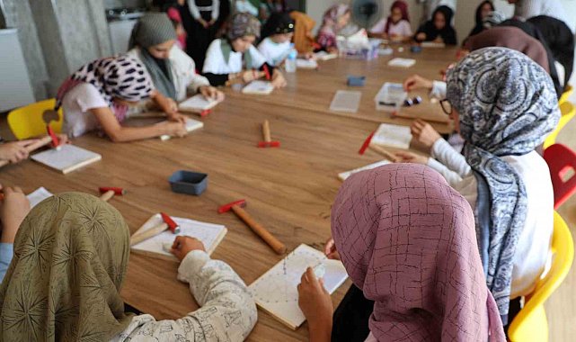 Eğitim ve sanat bir arada: Kur'an kursunda minik eller filografiyle buluştu