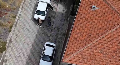 Ehliyeti yoktu, denetimden kaçtı: Yolcuyla yer değiştirirken görüntülendi