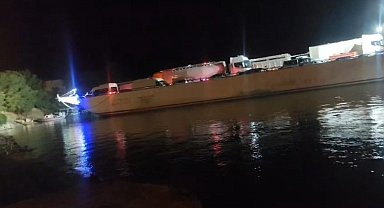 Elazığ-Pertek feribotunda motor arızası: İskeleye bir süre yanaşamadı