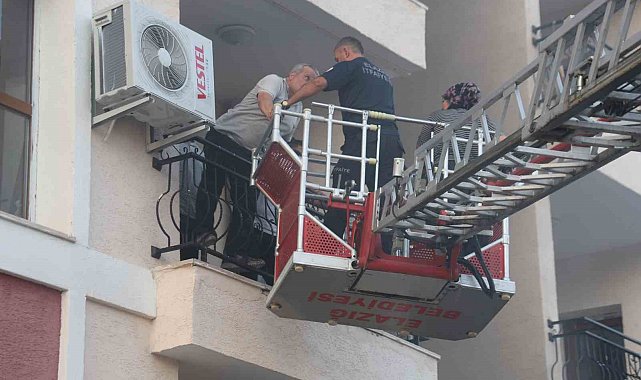 Elazığ'da binanın bodrum katında yangın: 12 kişi dumandan etkilendi, 16 kişi kurtarıldı