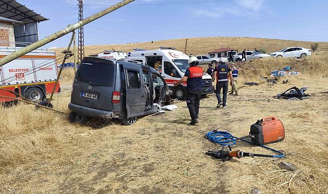 Elazığ'da hafif ticari araç tarlaya uçtu:5 yaralı