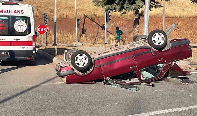Elazığ'da kaza yapan Tofaş takla attı: 3'ü çocuk 7 yaralı