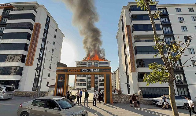 Elazığ'da korkutan çatı yangını