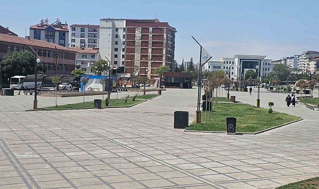 Elazığ'da sıcaklar cadde ve sokakları tenhalaştırdı