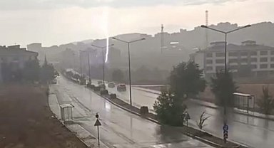 Elazığ'da yıldırım düşme anı kamerada
