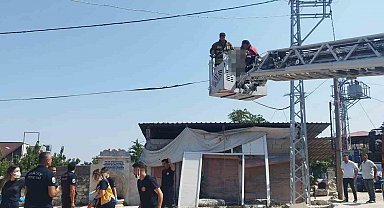 Elektrik direğinde erkek cesedi bulundu
