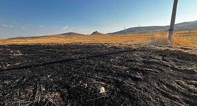 Elektrik tellerinden çıkan anız yangını mahalleli tarafından söndürüldü