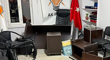 Emet'te AK Parti İlçe Başkanlığı binasına saldırı