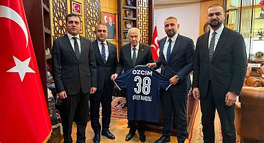 Erciyes 38 FK'dan MHP Genel Başkanı Devlet Bahçeli'ye forma hediyesi