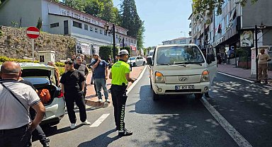 Ereğli'de yolun karşısına geçmek isteyen yayaya araç çarptı: 1 yaralı