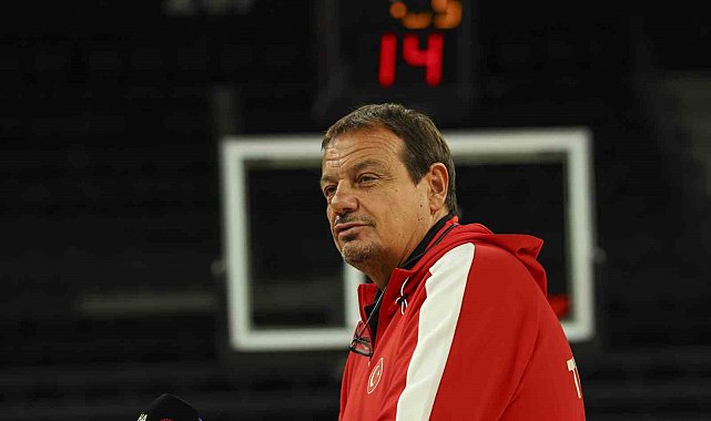 Ergin Ataman: "Dünya Kupası'na gitmeyi garantilememiz için en az 2 veya 3 galibiyet almamız gerekiyor"