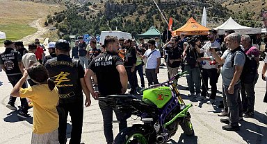 Erzincan'da 'Ergan Motofest' akrobasi şovuyla başladı
